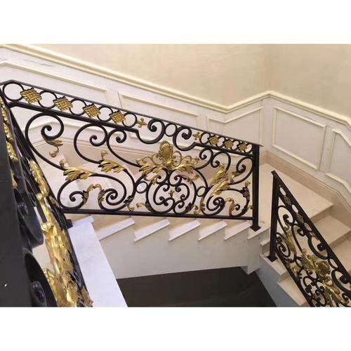 铁艺楼梯扶手 哈尔滨智德装饰是黑龙江省内知名的精雕铸铝门生产制造